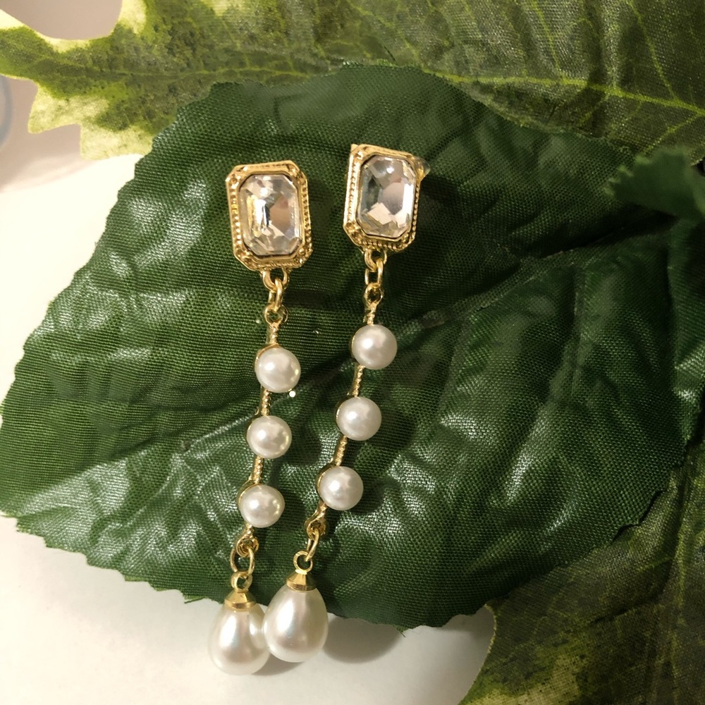 Earring - Picture 2 of 7